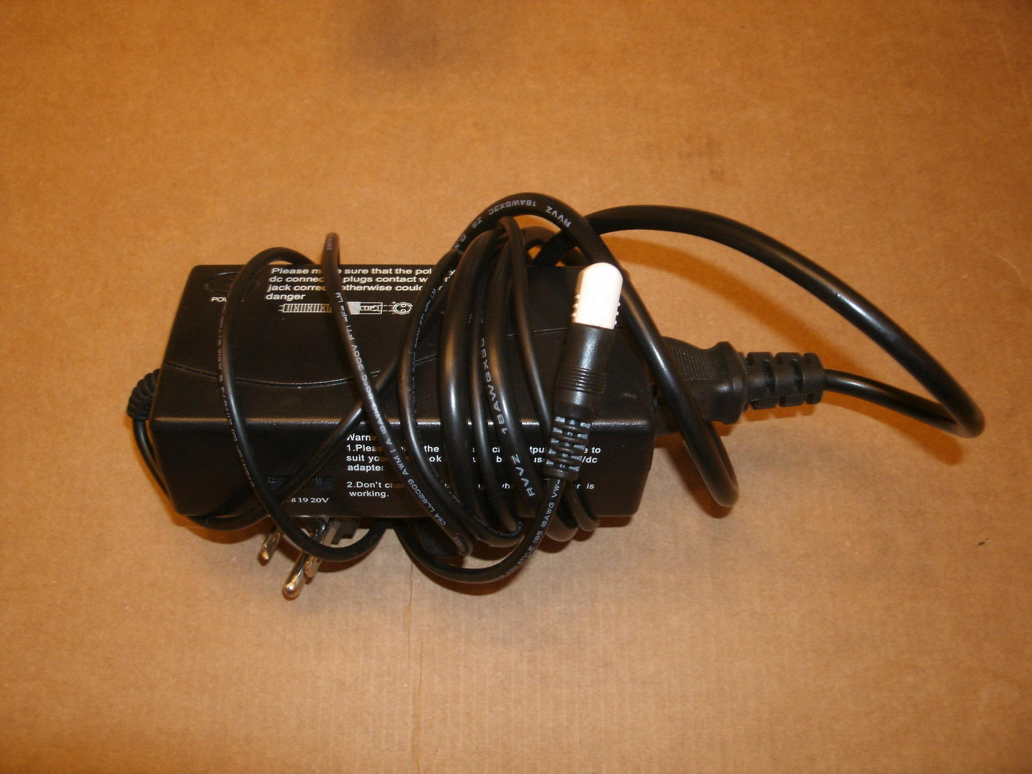 Universal AC Adapter For Laptop SCAC2004 60W.
