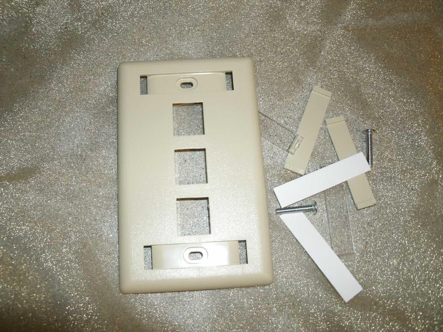 Hubbell IFP13EI 1 Gang 3 Port Ivory Plate. New.