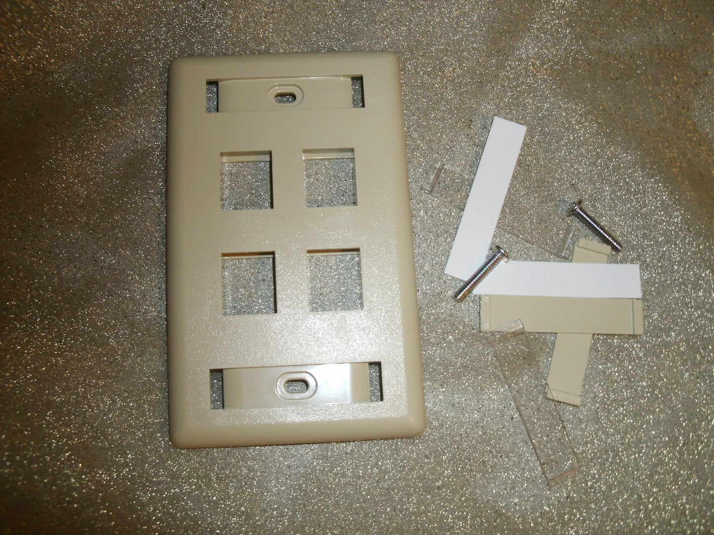 Hubbell IFP14EI 1 Gang 4 Port Ivory Wall Plate. New.