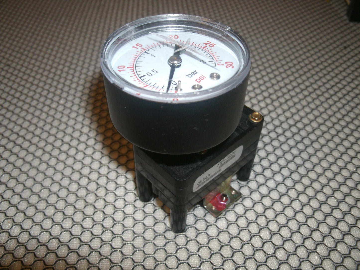 KMC Controls XEC-3001 With Gauge. Refurbished.