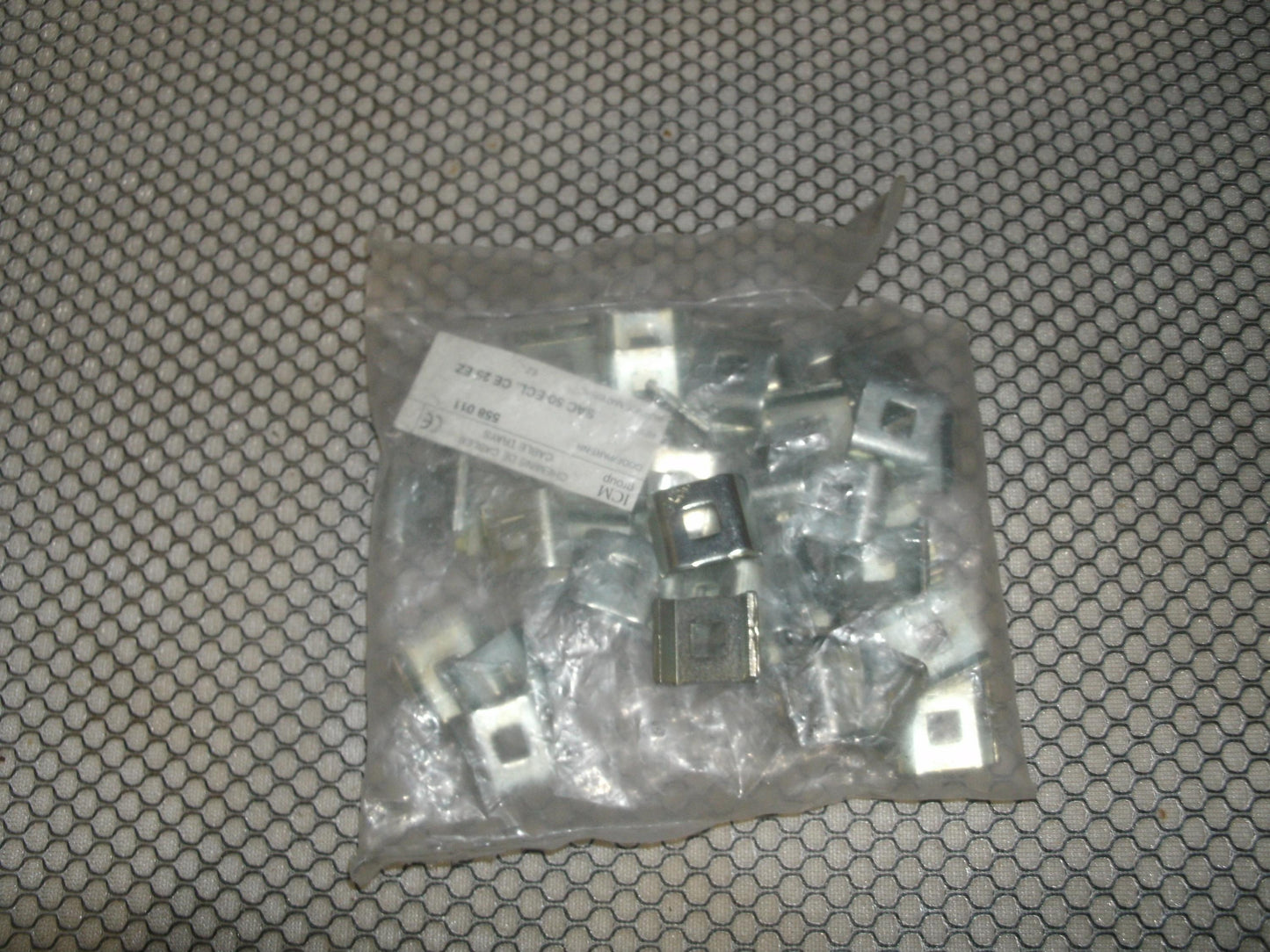 Chemins De Cables. Cable Trays. New. 558 011. (42)