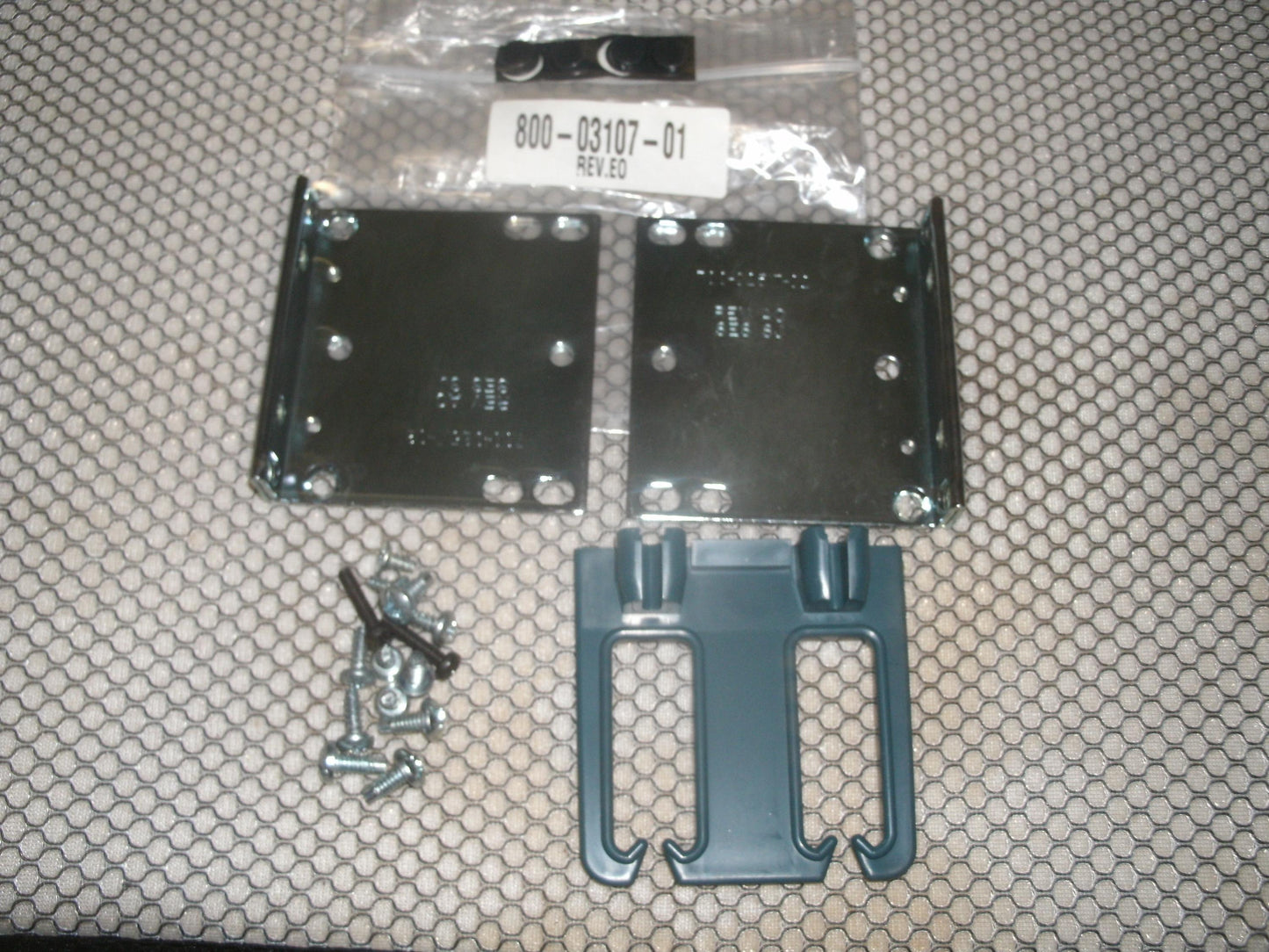 Cisco 800-03107-01 Rackmount Kit. New.