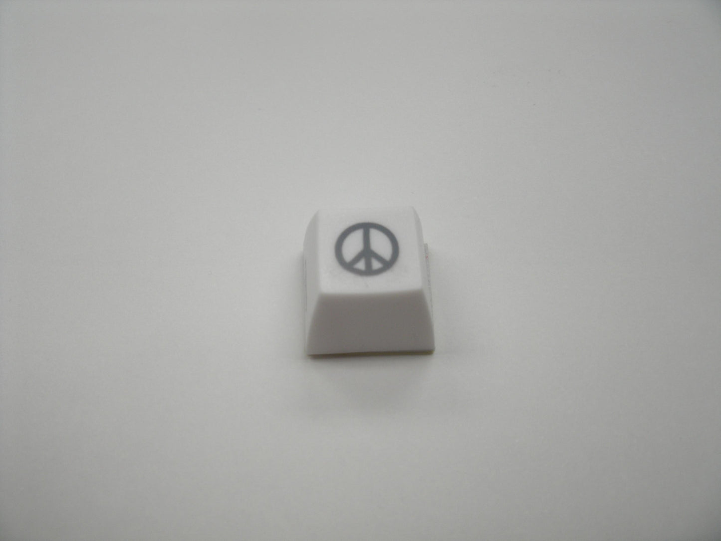 Fakeys "Peace Sign" Key. New. 794080260378.