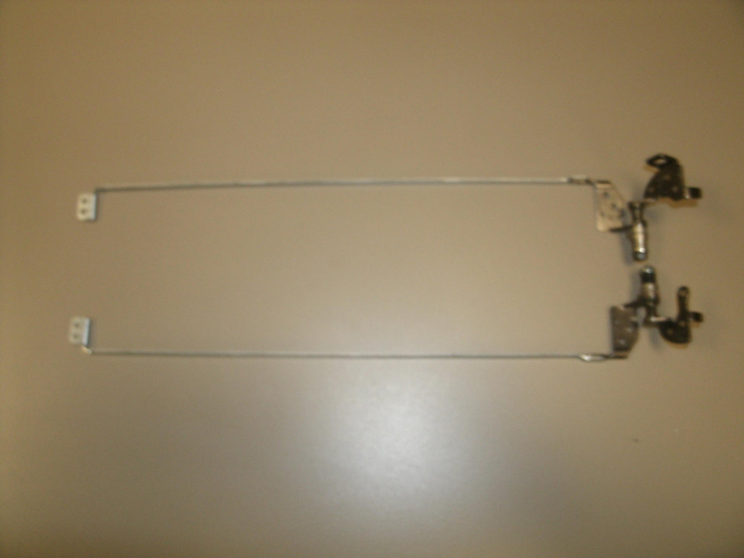 HP Pavilion G7 G7-1000 Series Laptop LCD Hinges.