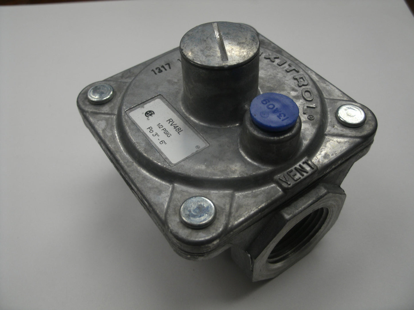 Maxitrol RV48L Poppet Style Gas Regulator. New.