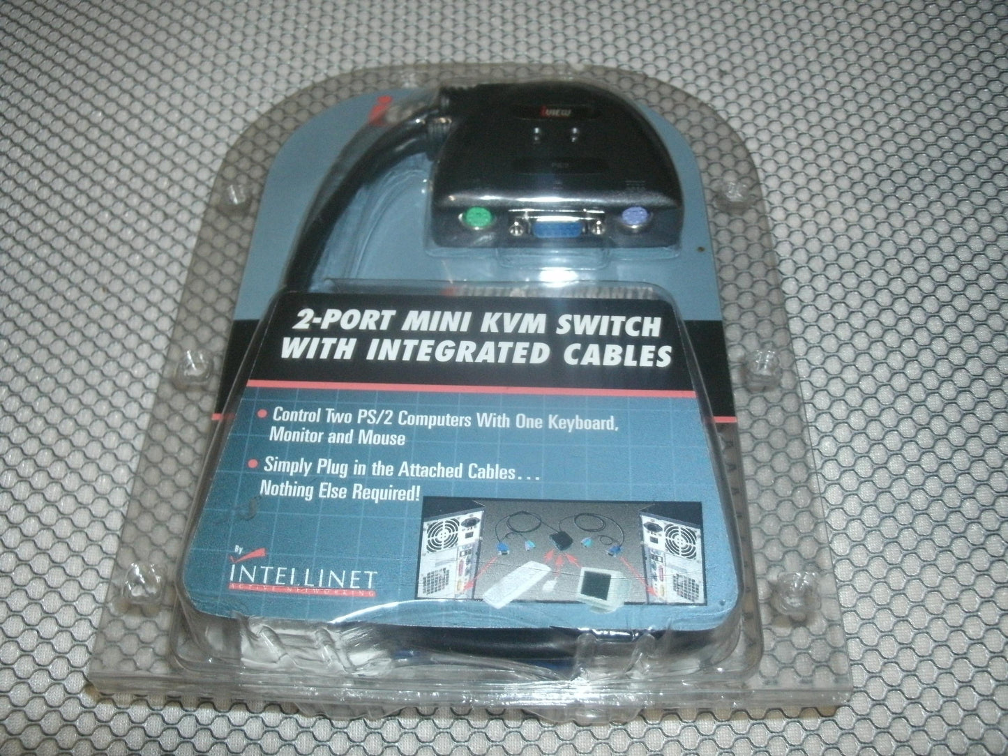 Intellinet iView 2 Port Mini KVM Switch with cables. 172110.