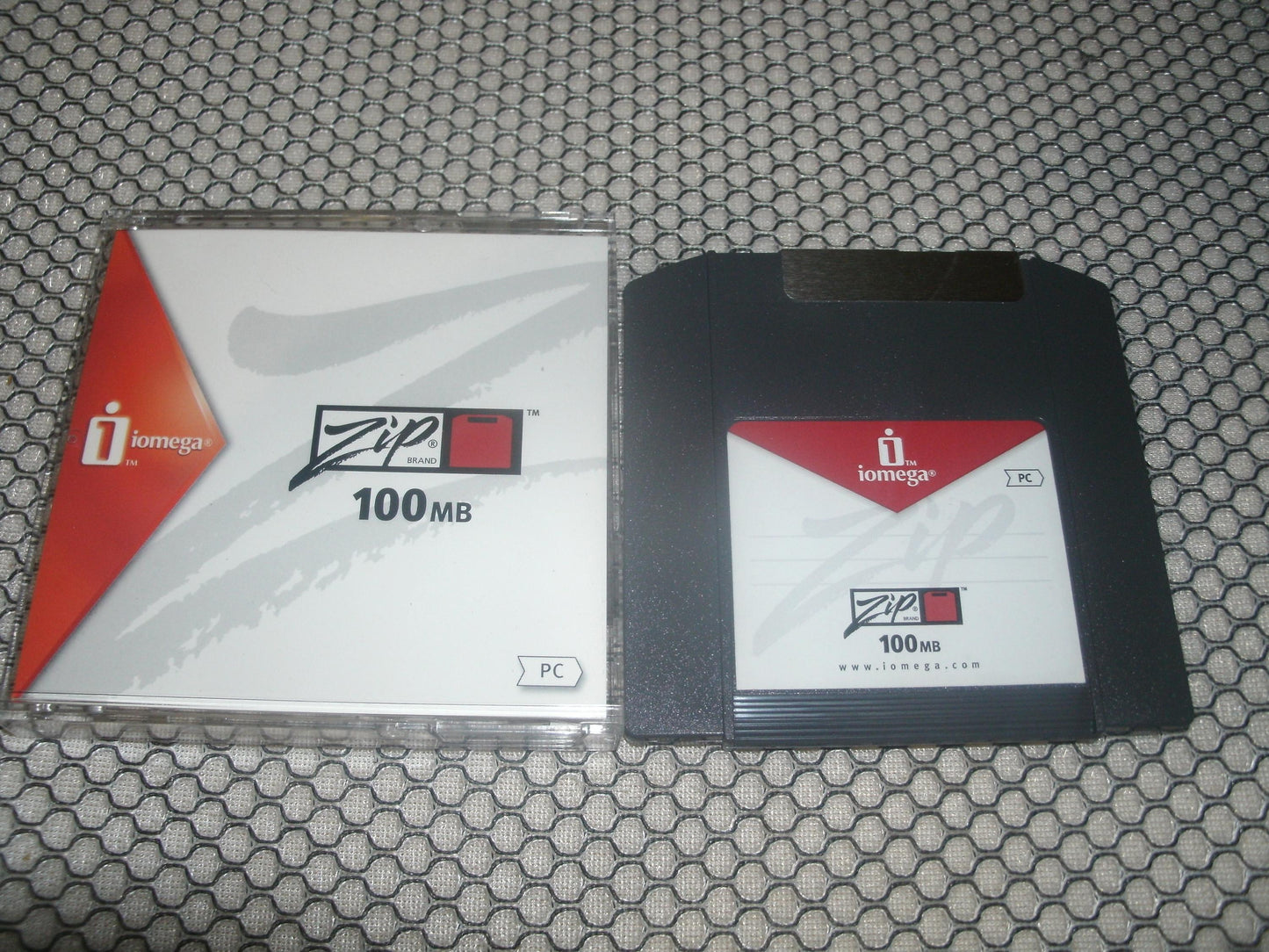 Iomega 100MB IBM ZIP Disk. UPC 742709326004.