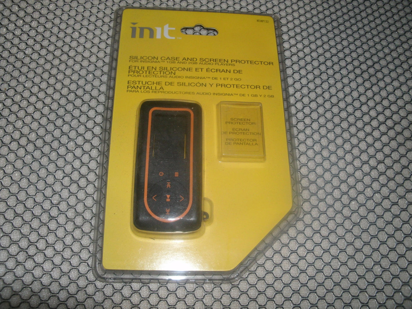 init NT-MP132 Silicon Case and Screen Protector. New.