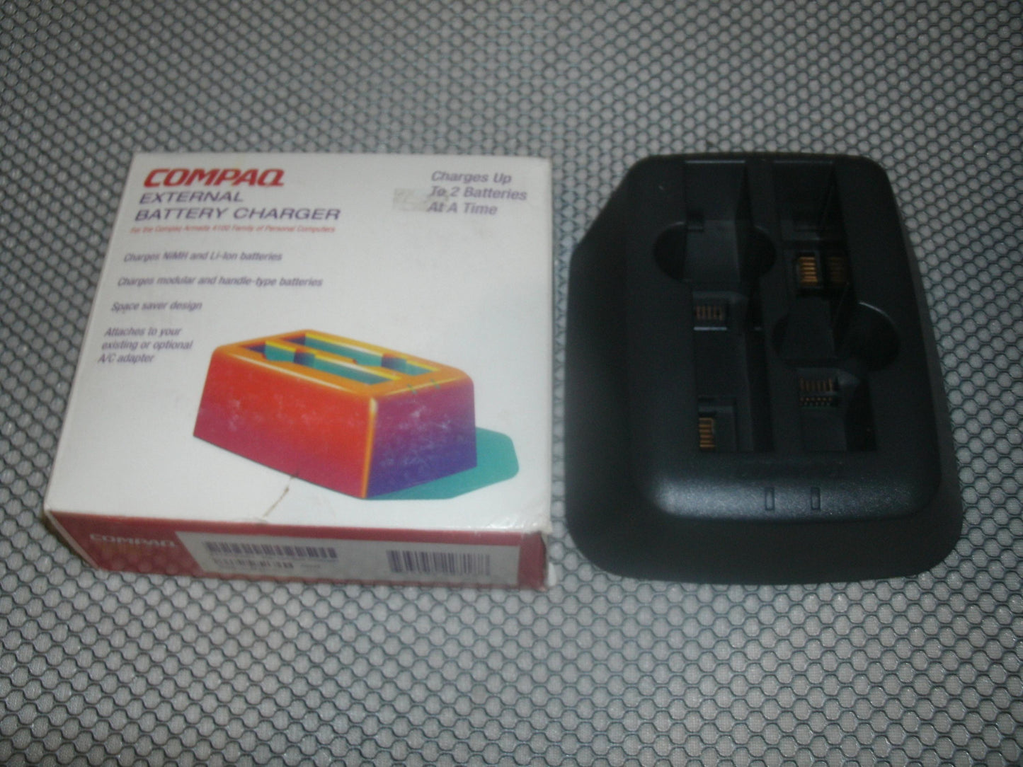 Compaq 228942-001 External Battery Charger Armada 4100.