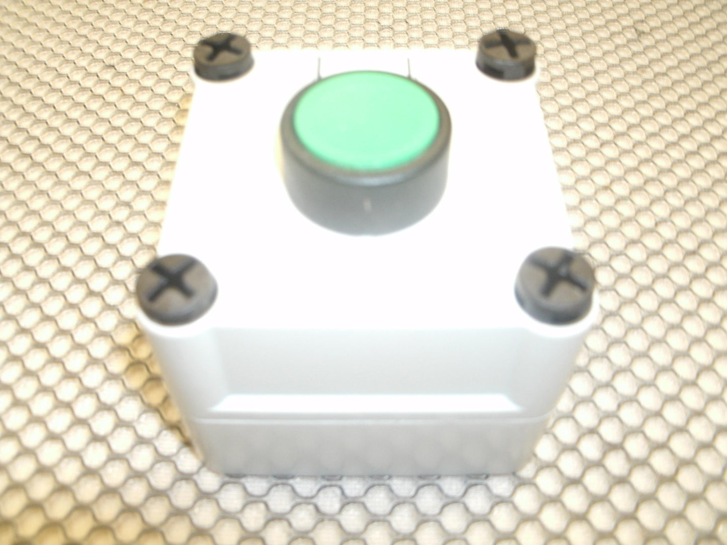 GE P9EPE01 Pilot Device, Enclosure, 1 Hole, Polycarbonate. (42)