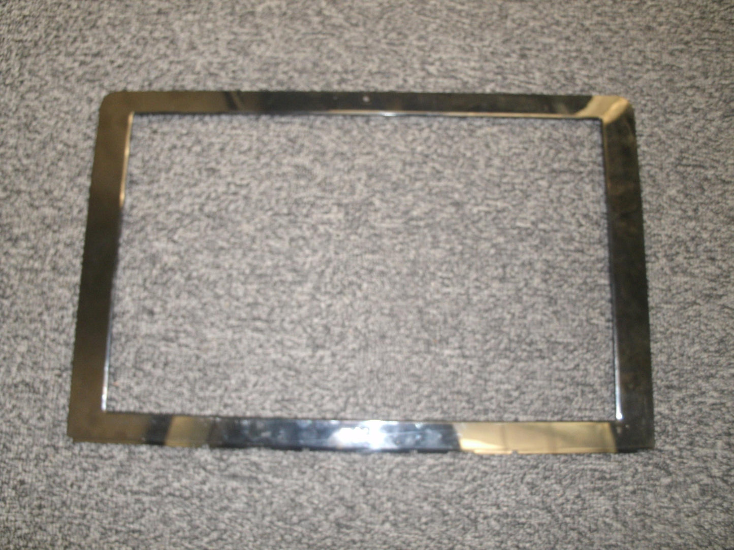 Dell Vostro 320 Series 18.5" LCD Screen Bezel. Used. 0K005T.