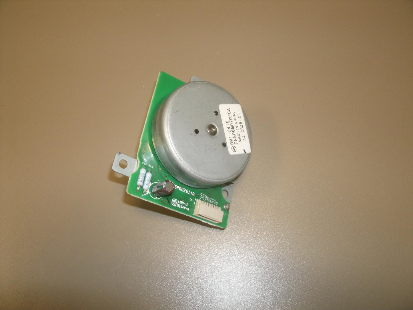 HP RM1-5416 Fuser Drive Motor Assembly. Working Pull.