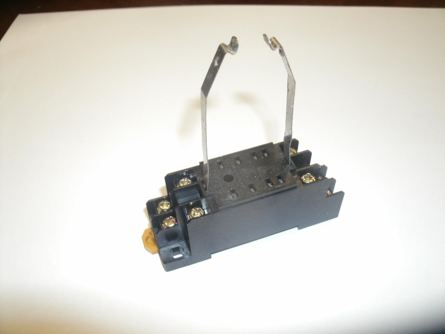 Omron PYF08A Relay Socket, DIN Rail, Screw, 8 Pins. (W23)