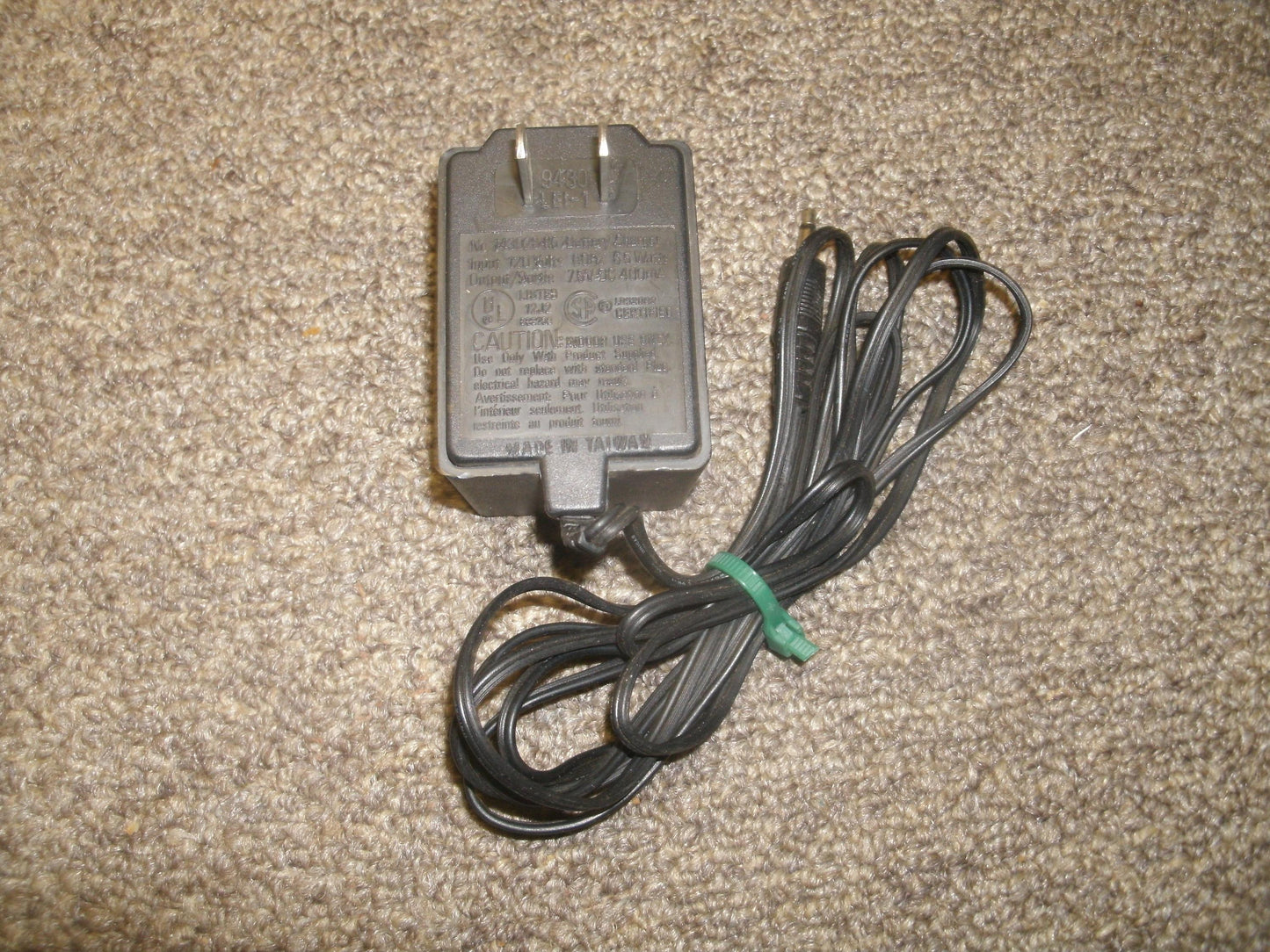Black & Decker 143028-05. For 9020 & 9020-04 Drill Charger. (B3)