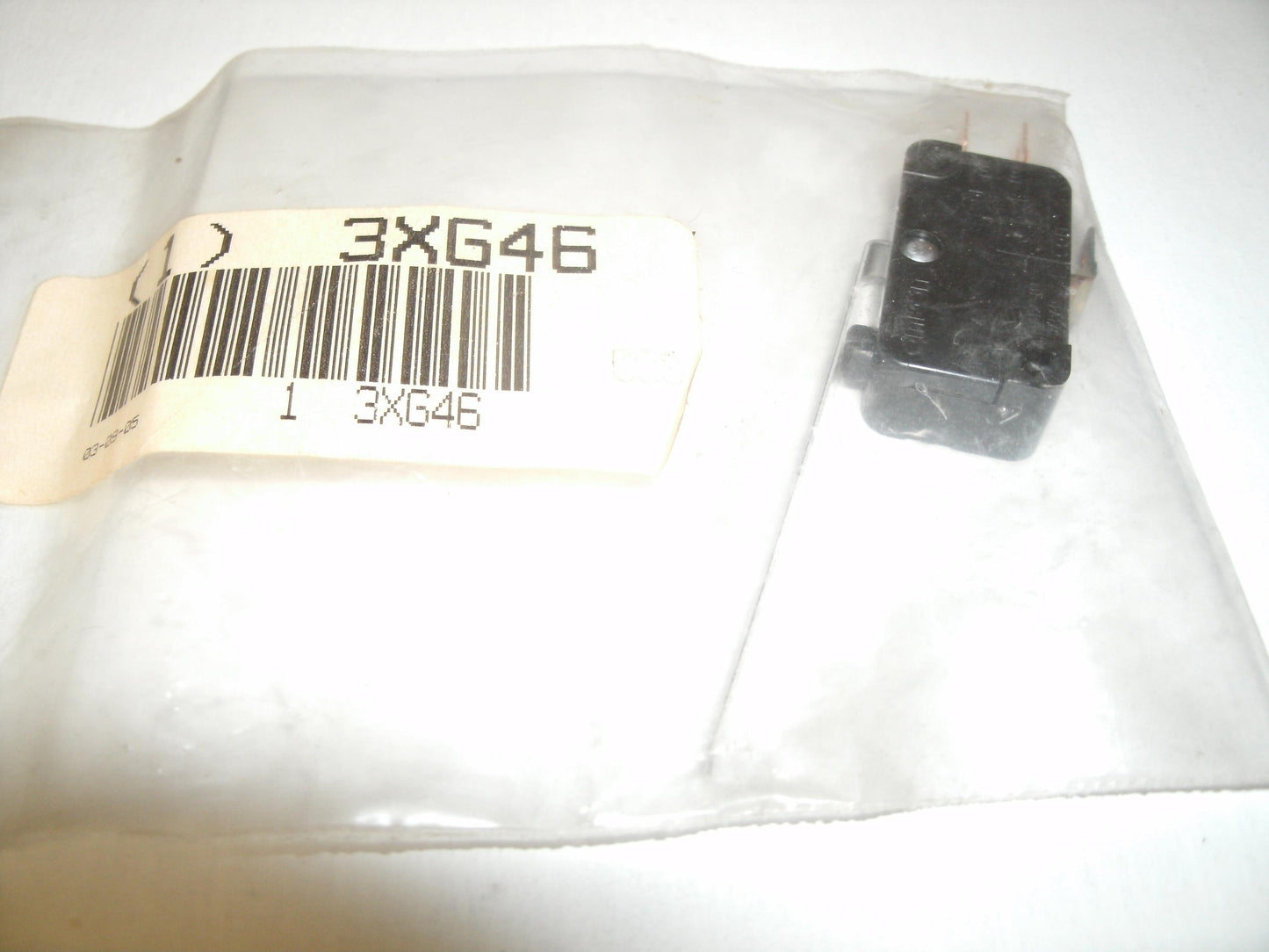 Omron 3XG46 Lever, Long Miniature Snap Action Switch. (32)