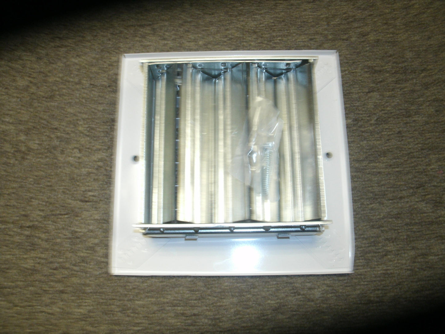 Hart & Cooley 082202 White Ceiling or Sidewall Register. New.
