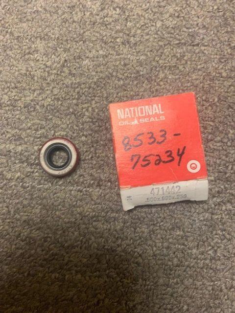 National 471442 Oil Seals. New. 8533-75234. .500 X .999 X .250.