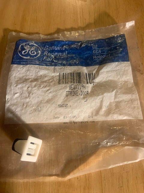GE WE1X1194 Dryer Store Strike. GE WE1X1195 New. OEM. Dryer Door Catch. (A2)