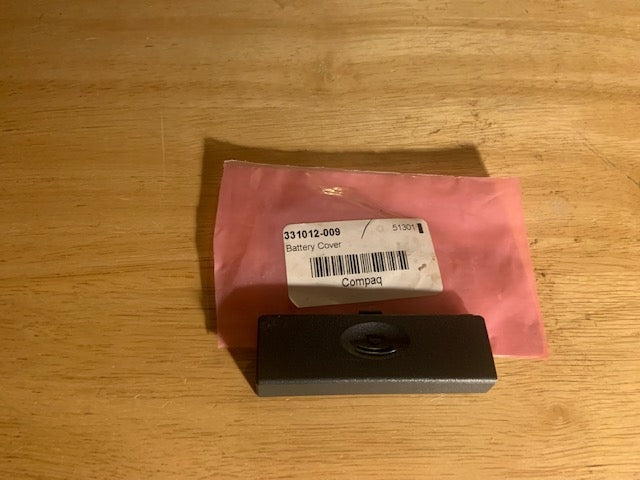 Compaq 331012-009 Battery Cover. New. (C2)