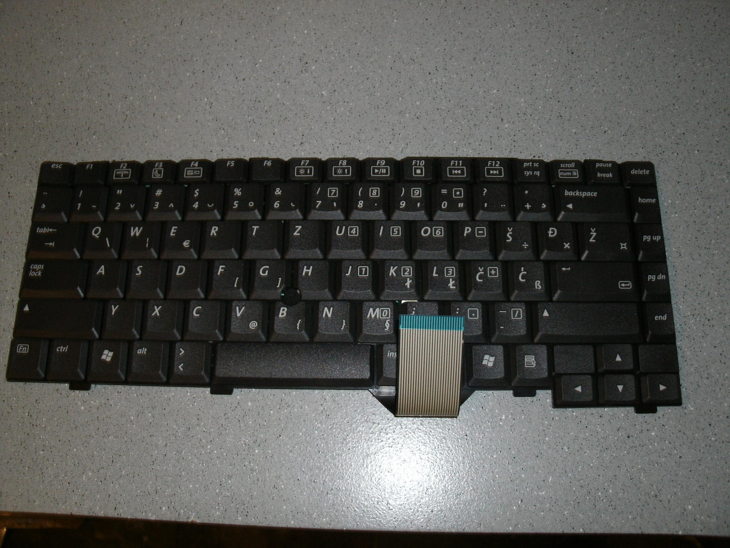 HP EVO Notebook n800c Keyboard. 285281-231.
