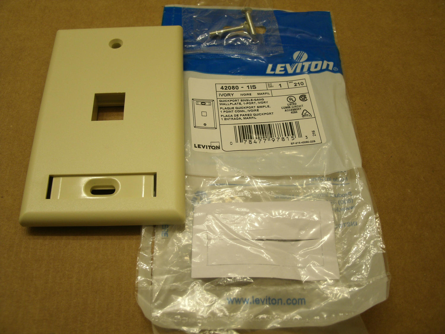 Leviton 42080-1IS Single Gang Wallplate, 1 Port. Ivory.