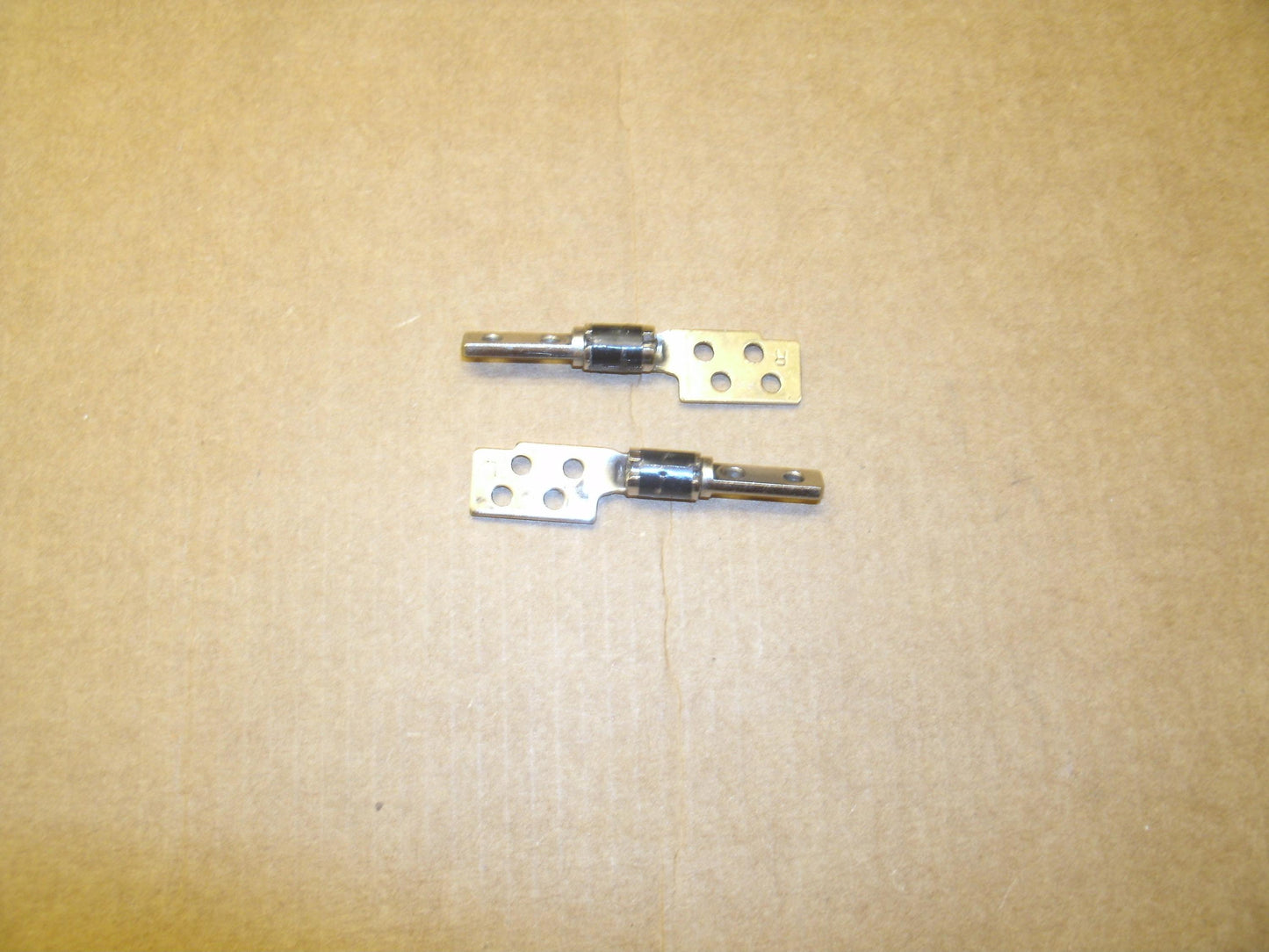 Gateway Solo 9100 L and R Hinges.
