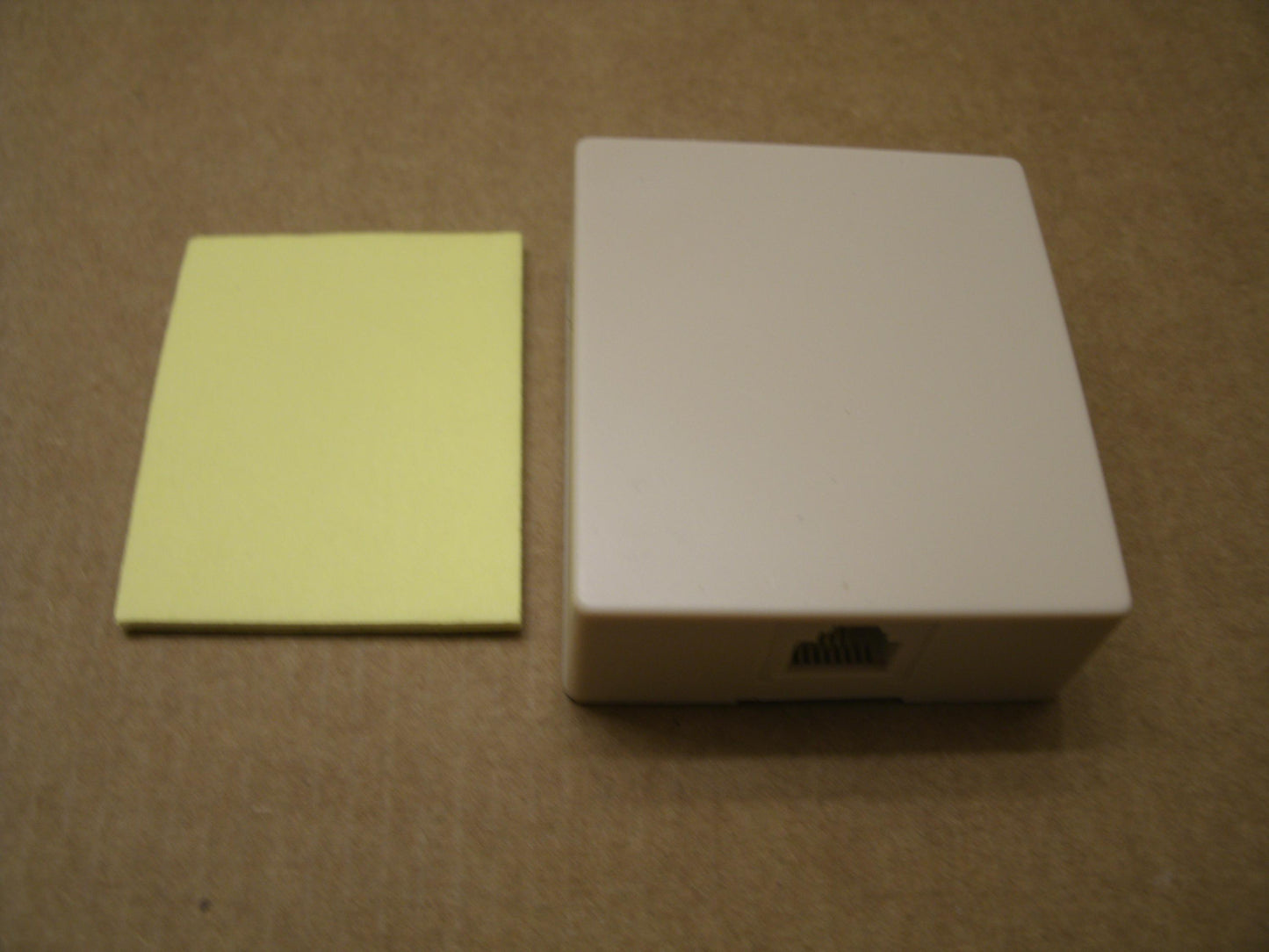 Just Drop JD-2050B Ivory 1 Port Surface Mount Housing.