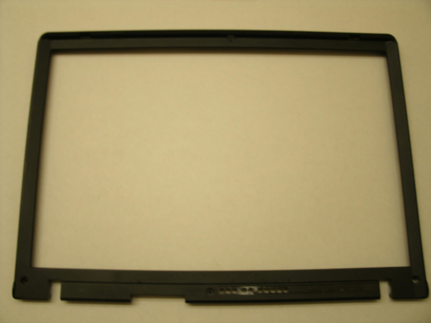 IBM 36BW2LBSK01 LCD Front Bezel. Z61M Z60 15.4".