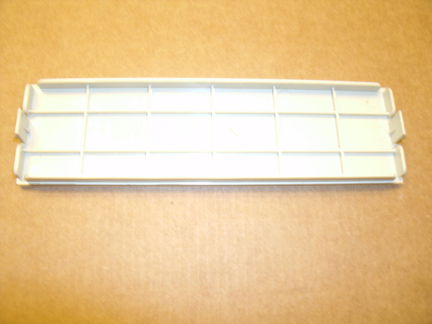 Desktop 520095 Ivory 5.25" Bay Cover. Refurbished.