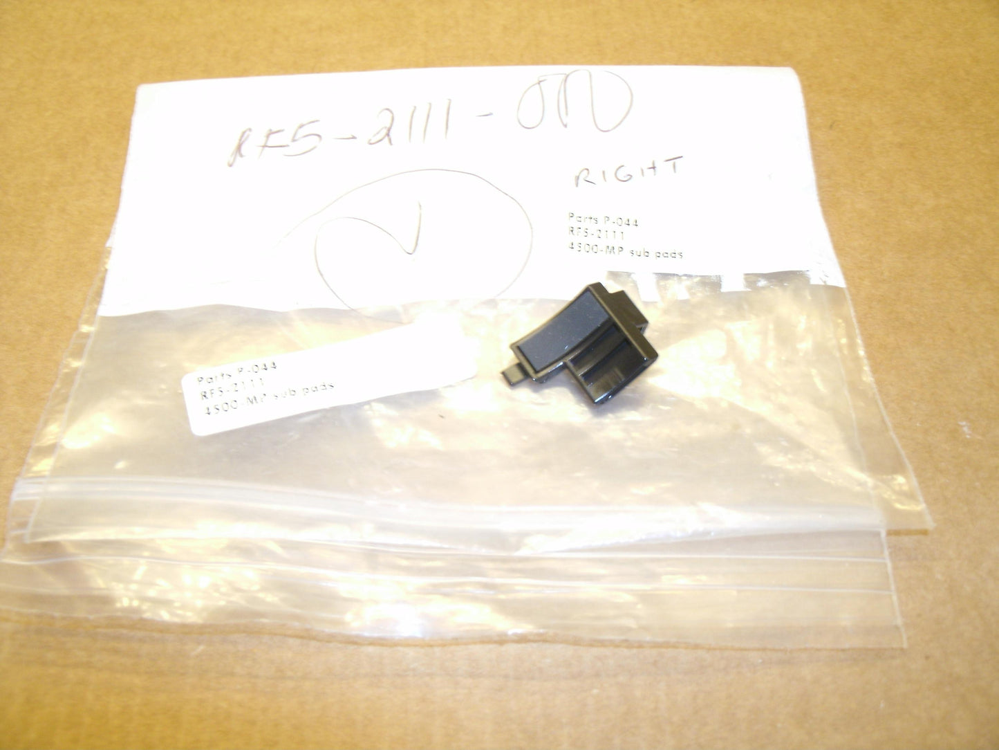HP RF5-2111-000 Case, Seperation Pad, Tray Right. New.