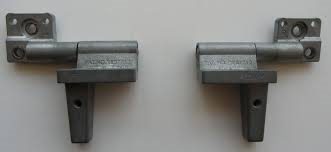 Dell Inspiron XPS RE37712. M140 E1405 630m WXGA Hinge.