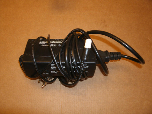 Universal AC Adapter For Laptop SCAC2004 60W.