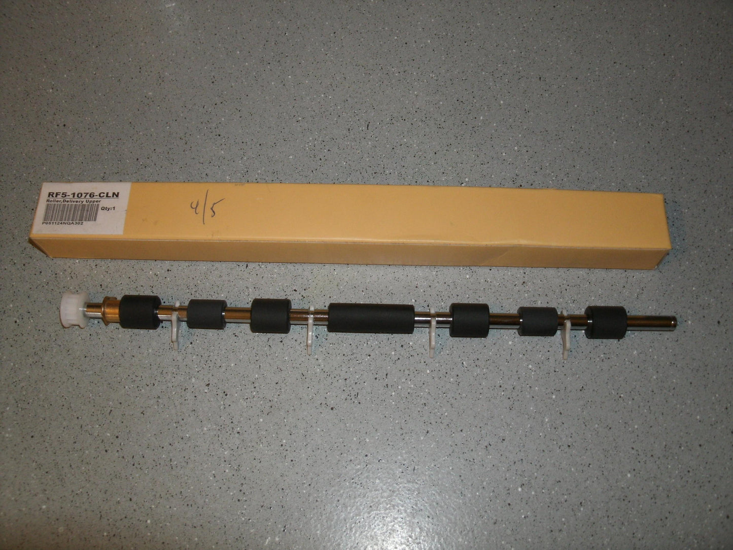 HP RF5-1076-CLN Upper Delivery Roller HP 4. New.