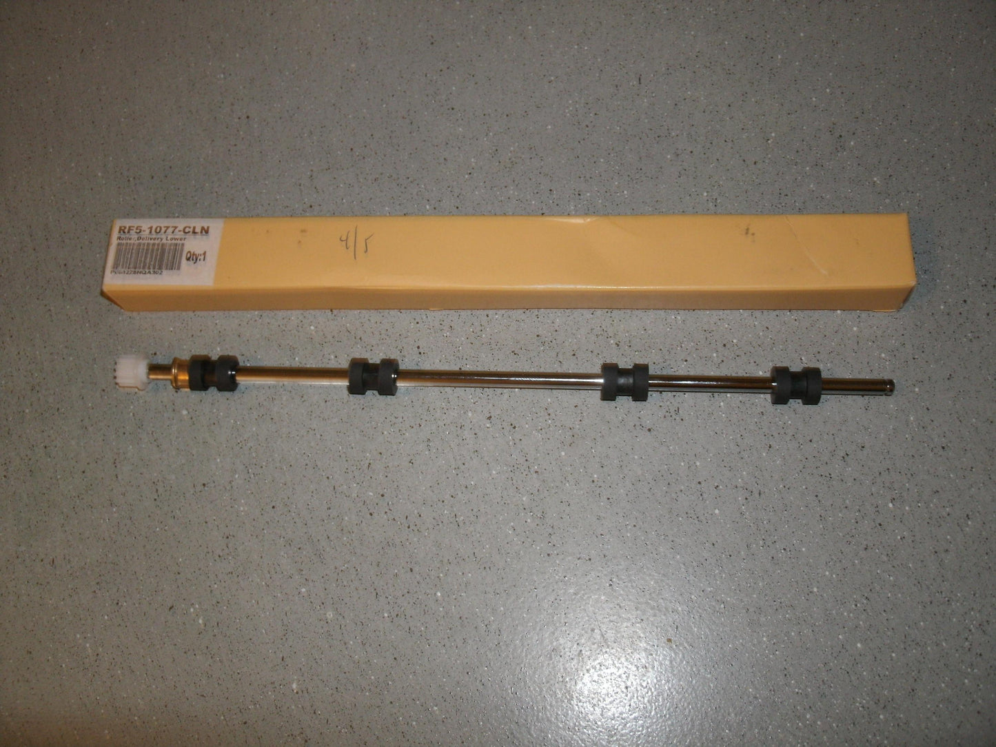HP RF5-1077-CLN  Lower Delivery Roller. New.