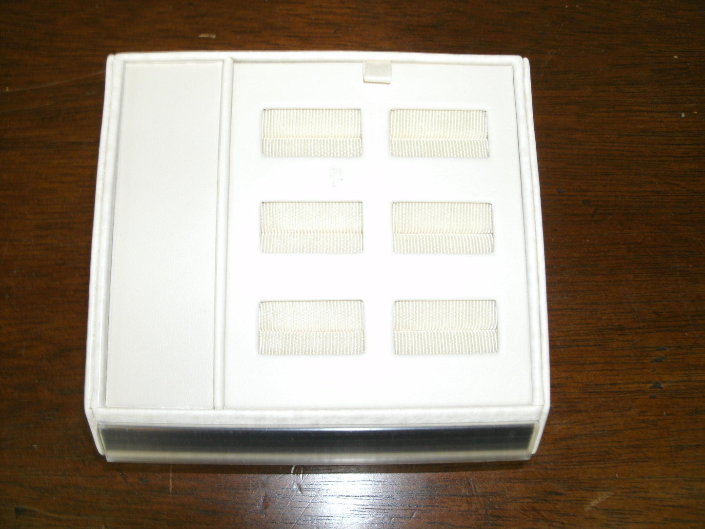 Chippenhook 6 Ring Display. New. Almond.