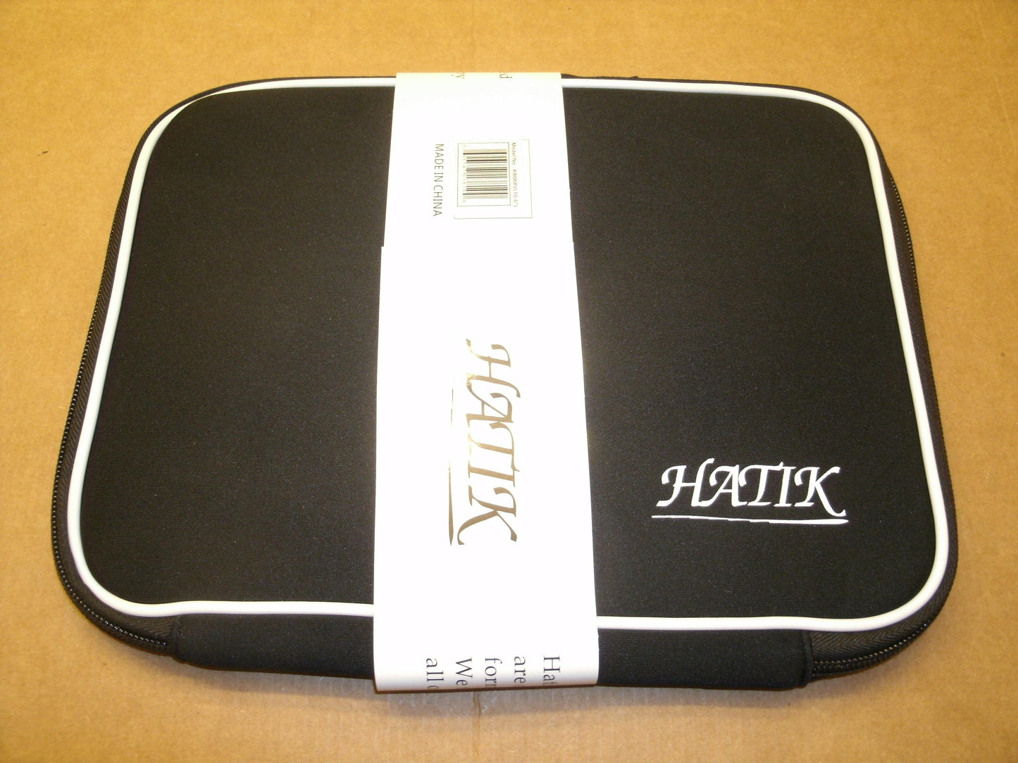 Hatik Laptop Pouch. K8068V (10.6") Black with White Trim. New.