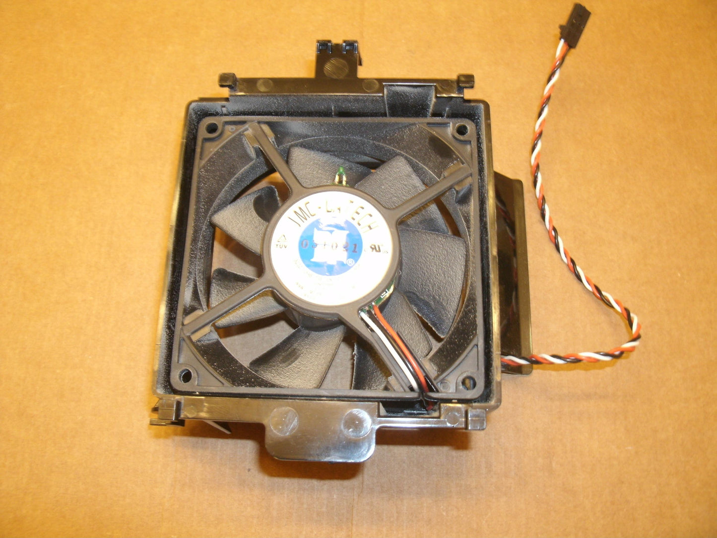 Dell F0995 Case Fan Assembly with Shroud Casing.
