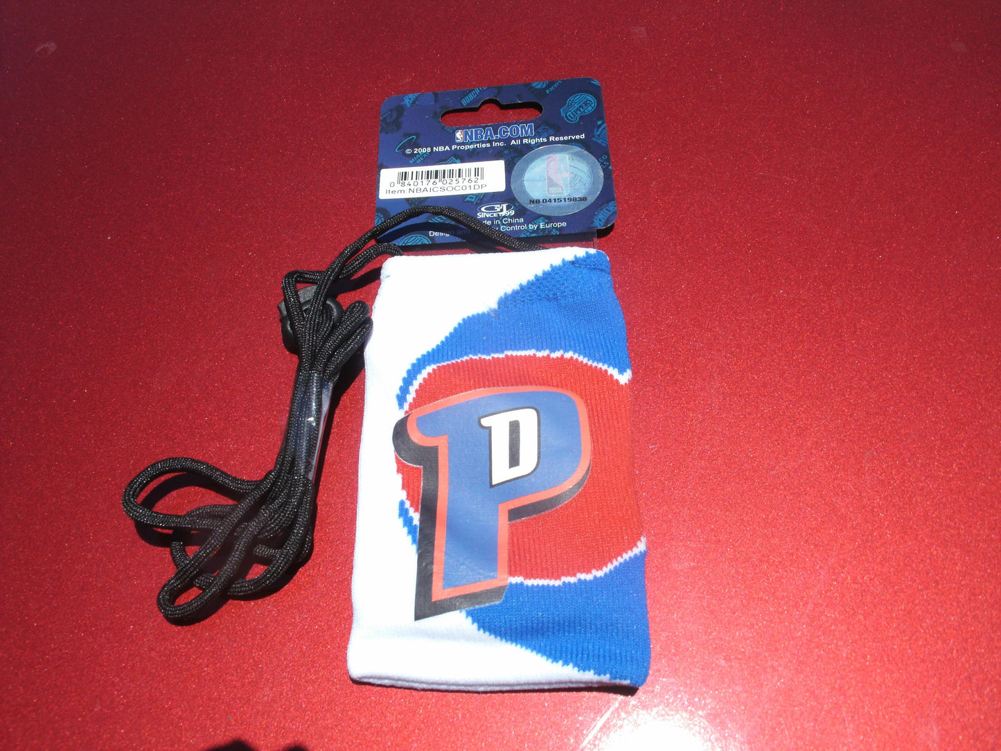 Detroit Pistons Cellphone Pouch with 18" Strap. New.