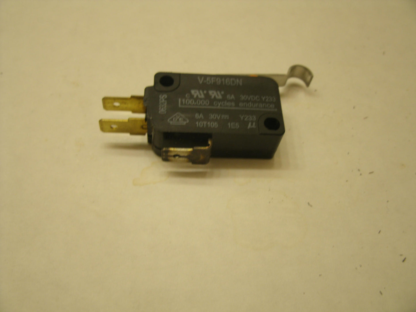 Yamatake V-5F916DN Switch. (Ricoh)