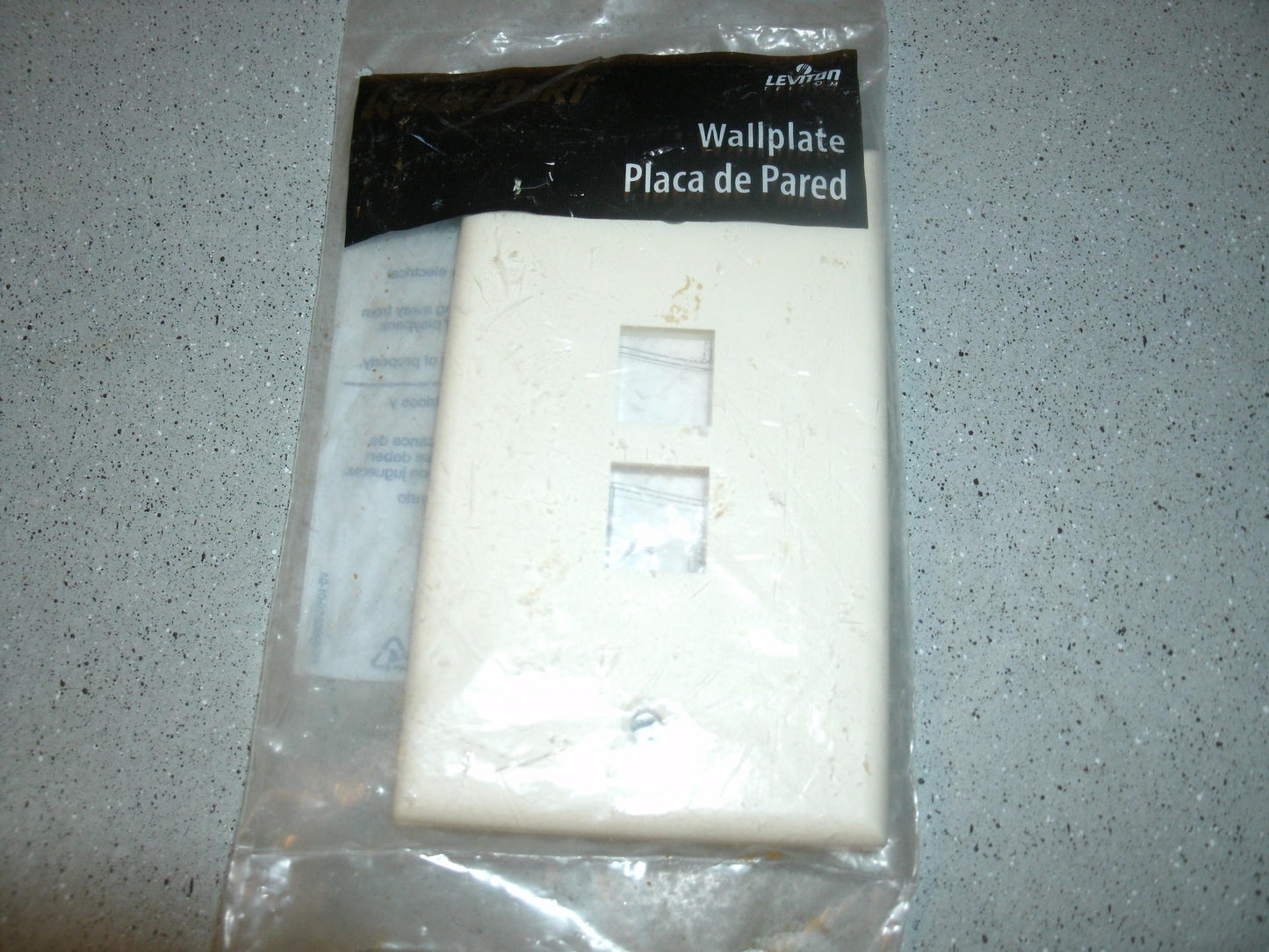 Leviton Quickport Wallplate. 078477074015. New.
