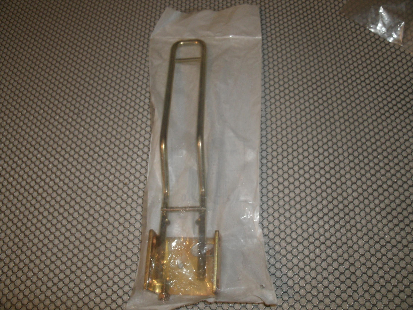Newton 2111680210 Bracket. New. Retail Bag.