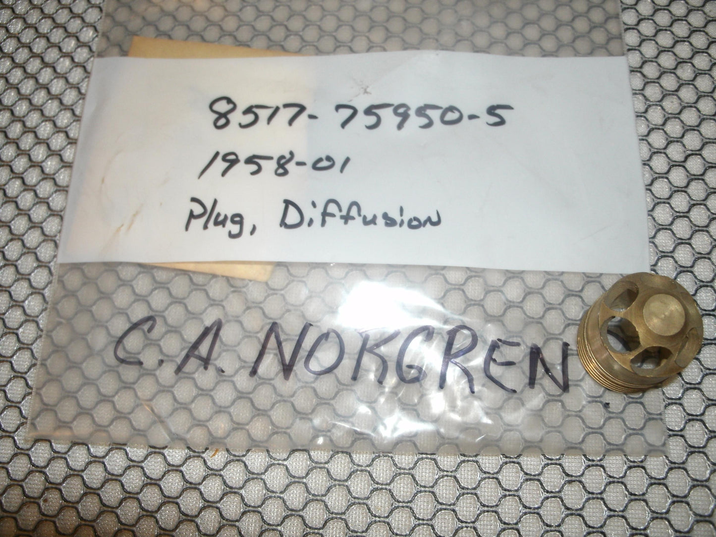 C.A. Norgren 1958-01 Diffusion Plug. New.