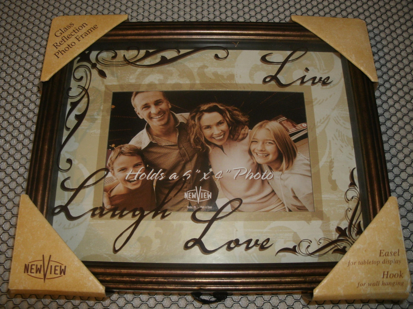 NewView K525-37 Glass Reflection Photo Frame. New. (Q1)