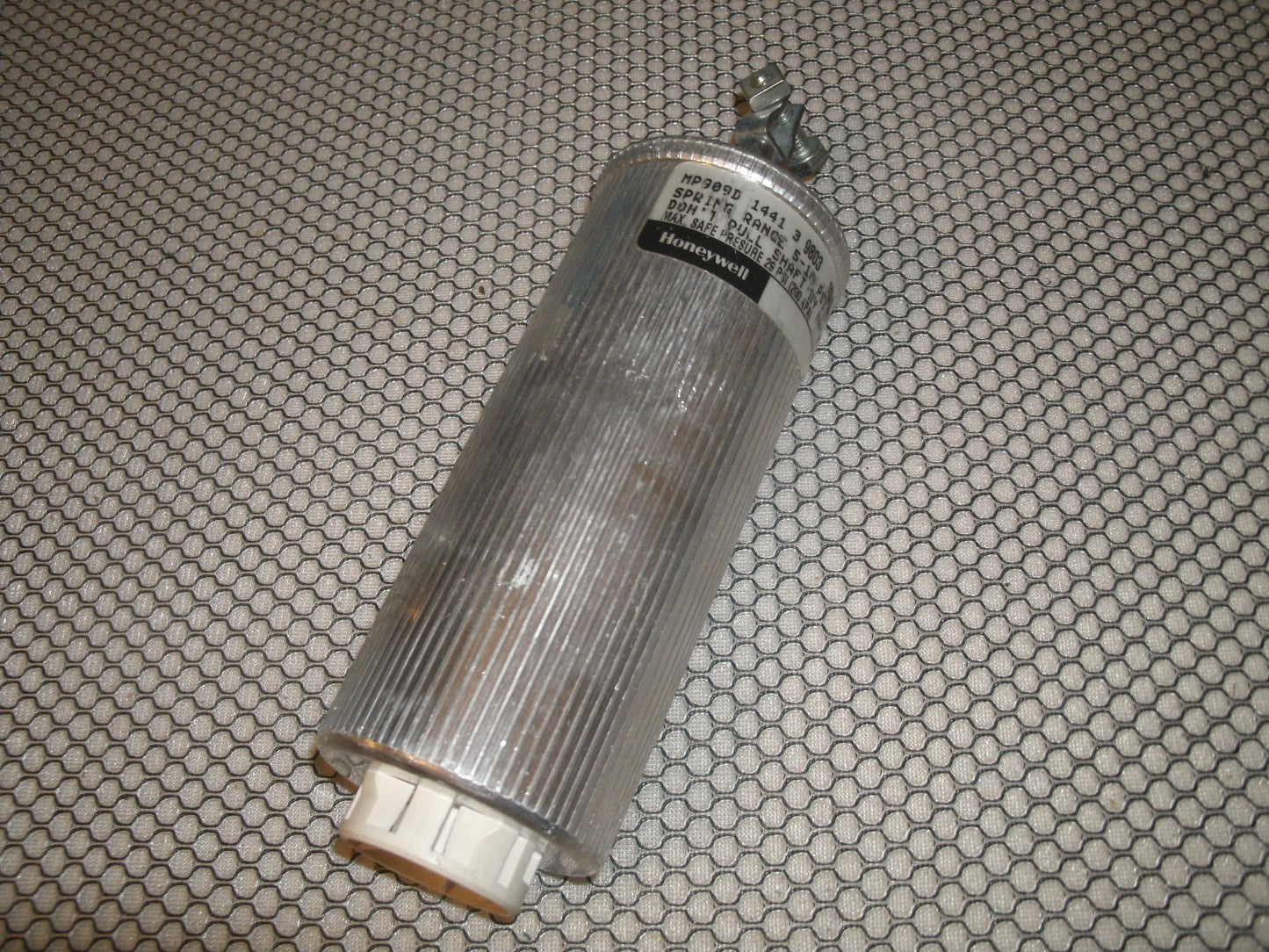 Honeywell MP909D Pneumatic Damper Actuator. (39)
