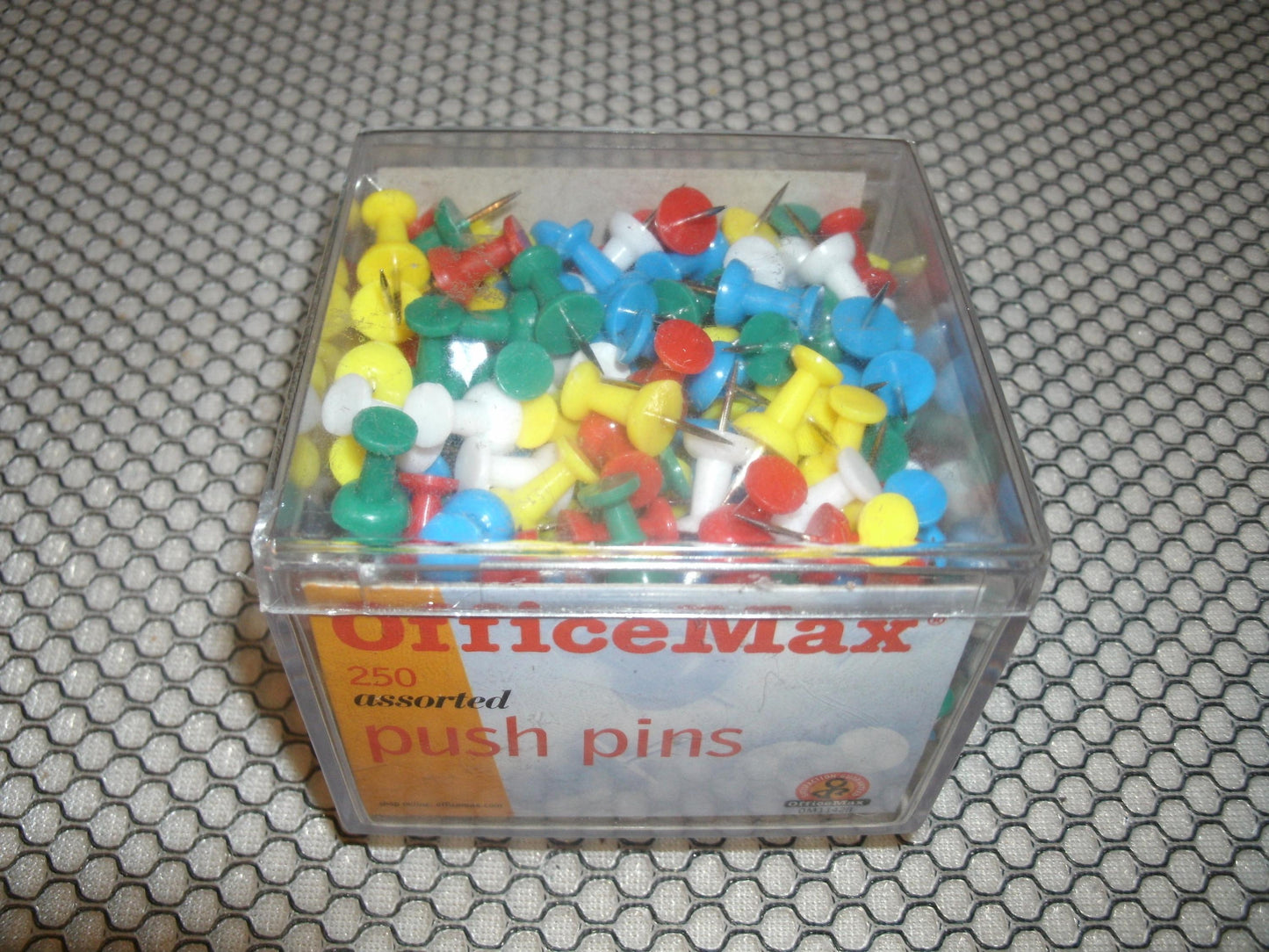 OfficeMax OM11428 Push Pins. New. 0M11428.