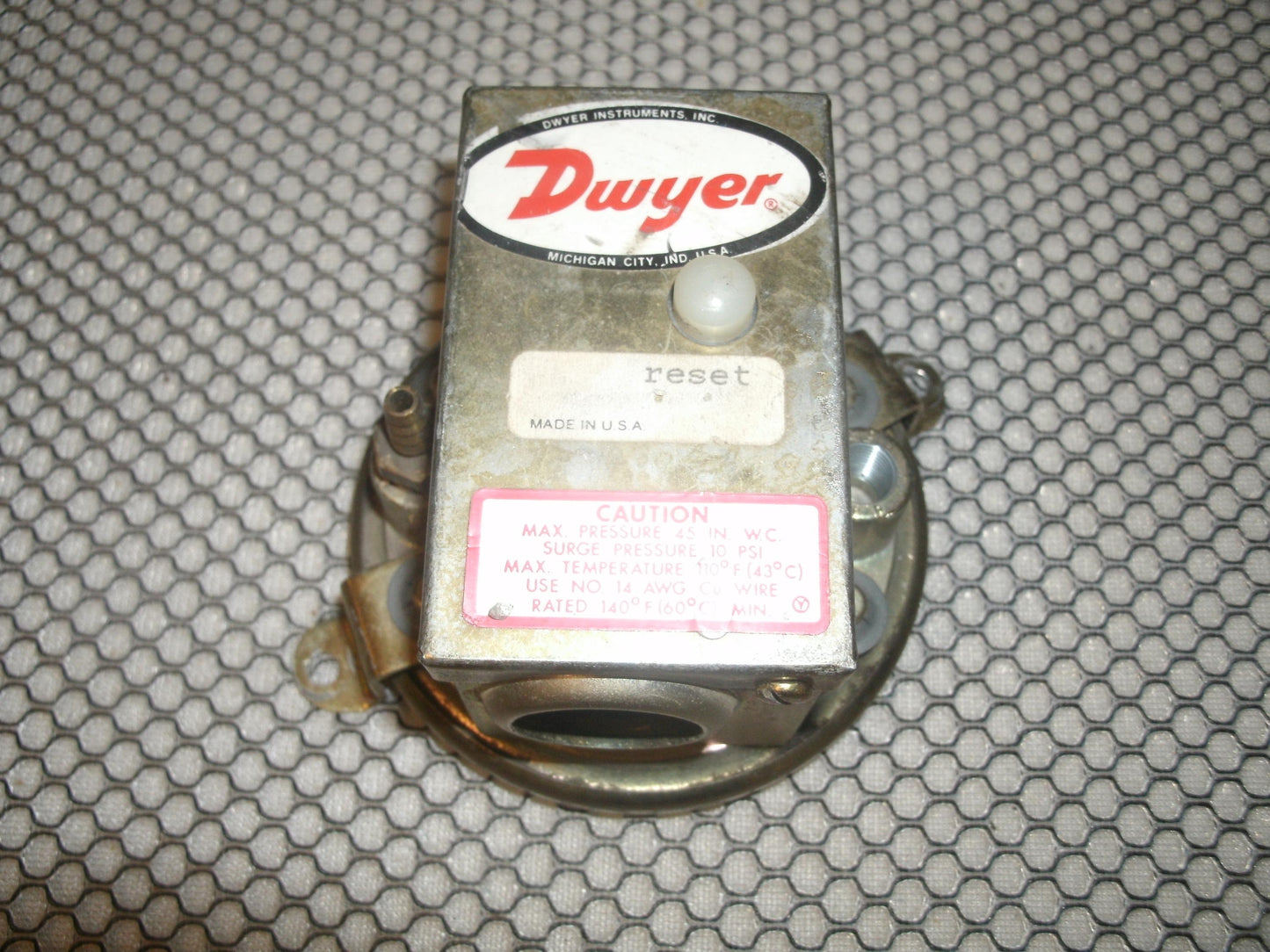 Dwyer 1900-5 Low Differential Pressure Switch, Refurbished.