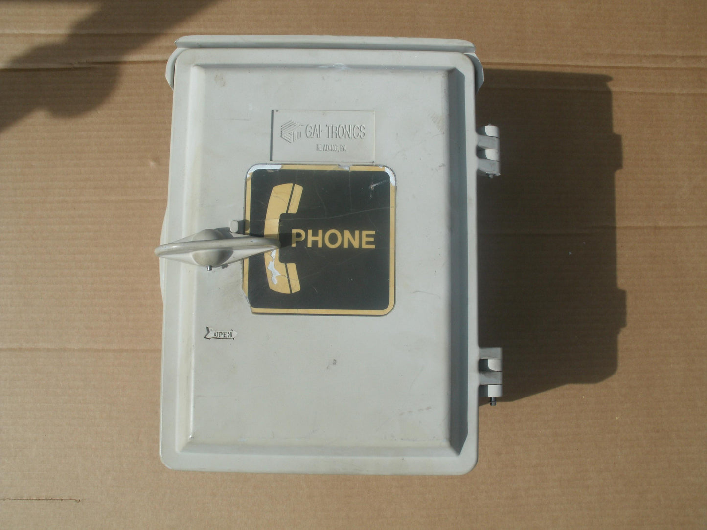 255-003, GAI-Tronics Weatherproof Telephone Enclosure. Gray.