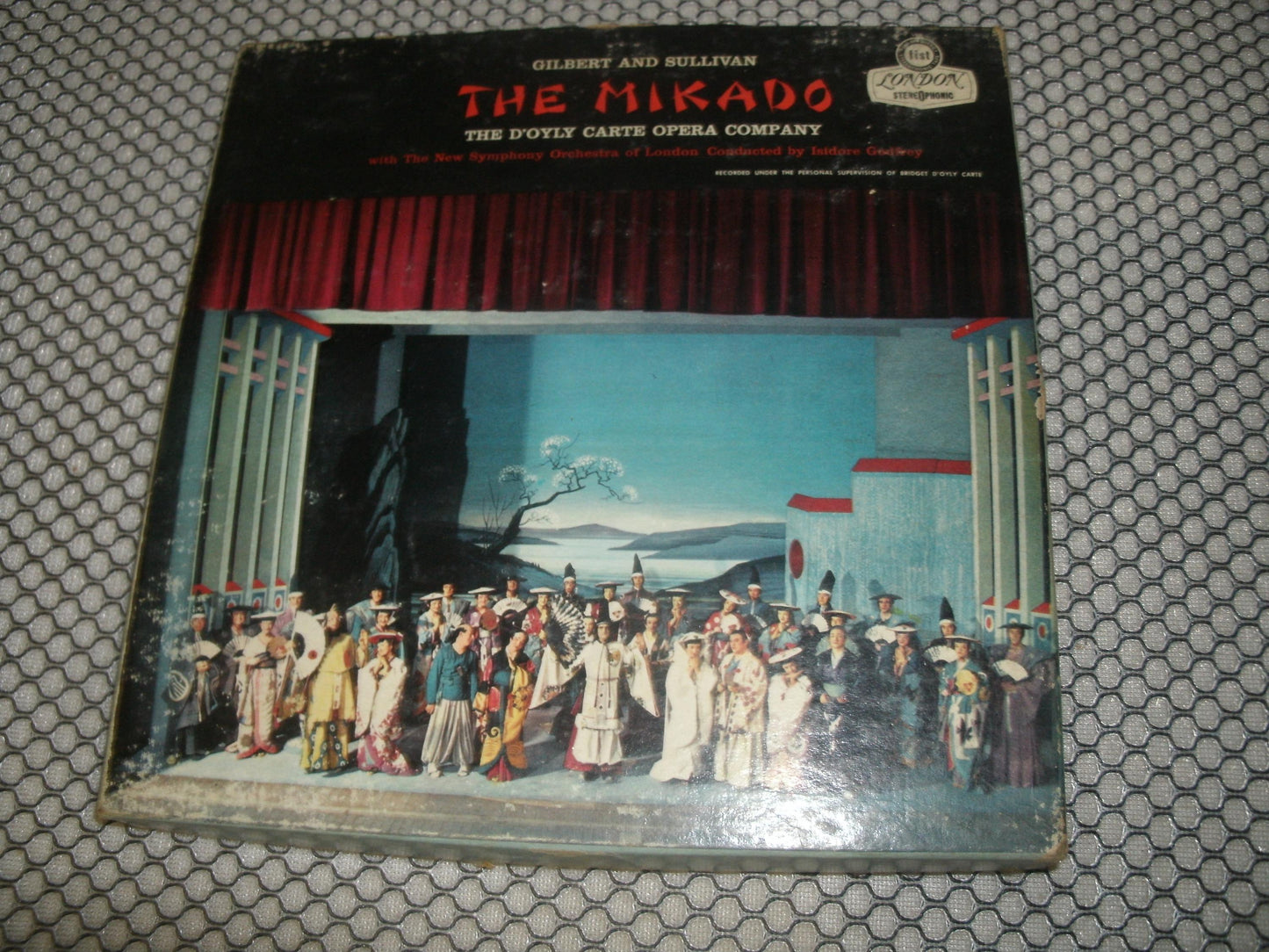 The Mikado. Gilbert and Sullivan. LOH-90001.