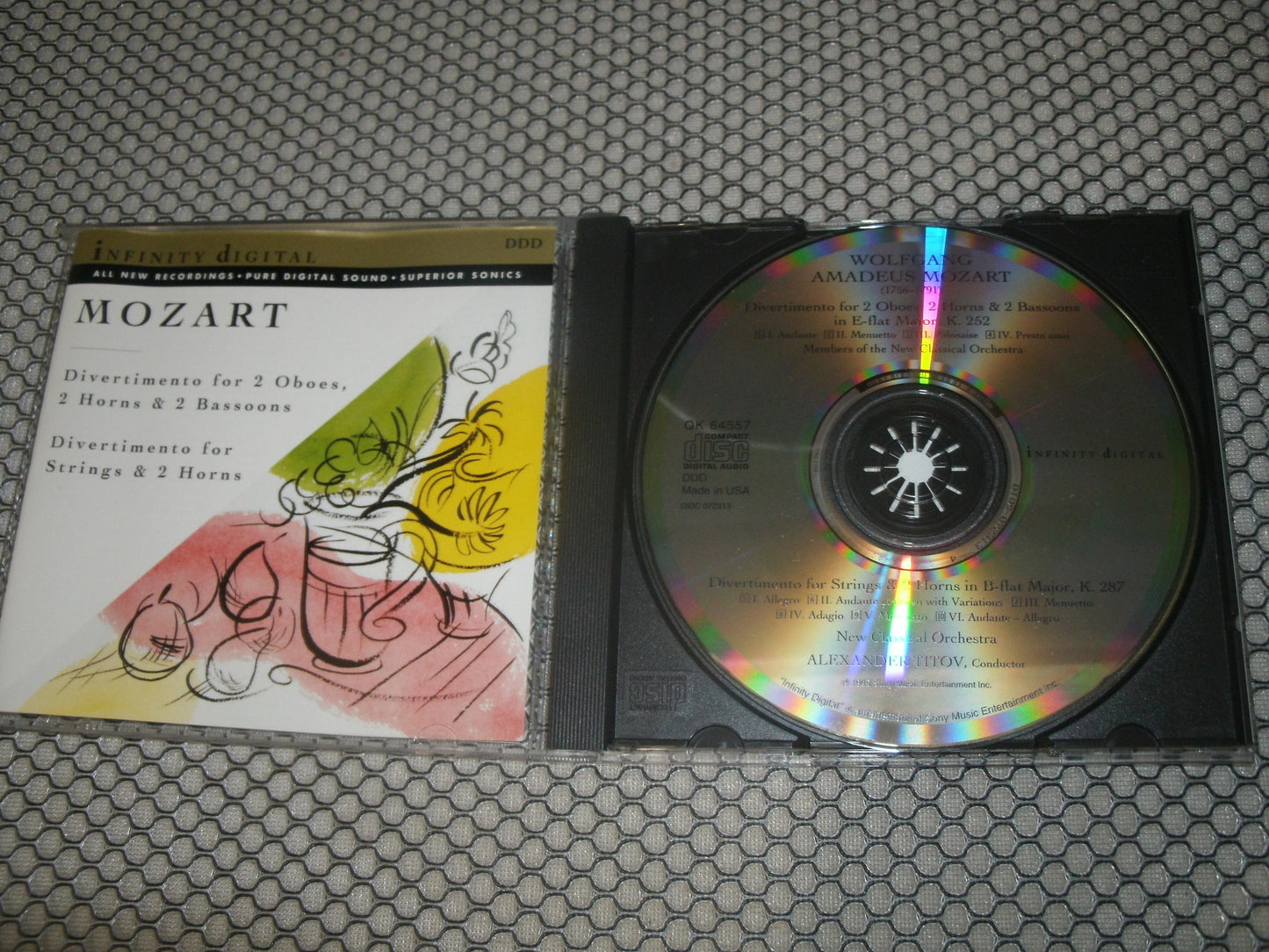 Mozart. Divertimento. 074646455722. Used CD.