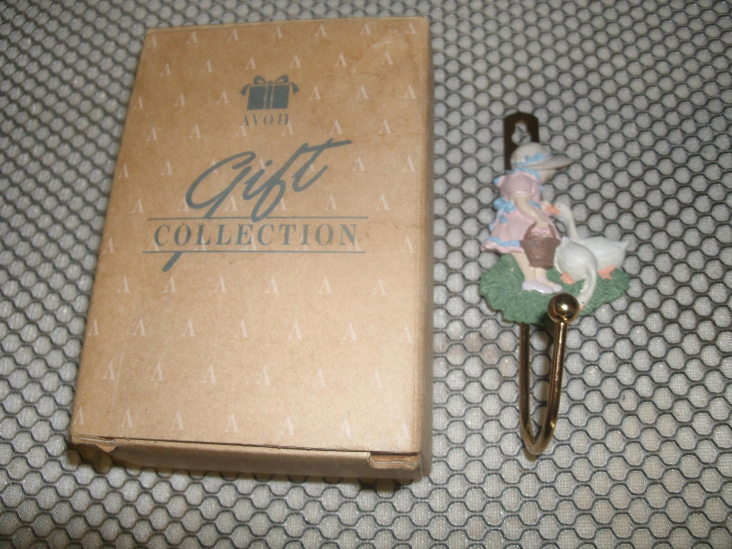 Avon Country Notions Spring Bonnet Decorative Hook.